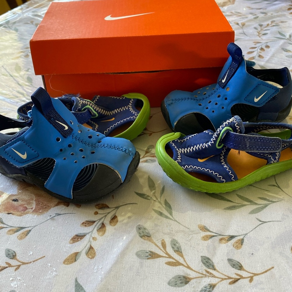 Nike Sunray Sandals 4C 5C